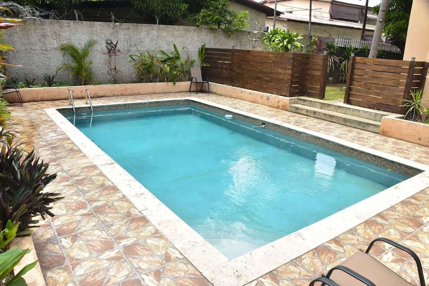 Apartment Central Upscale New Kingston Apt With Pool