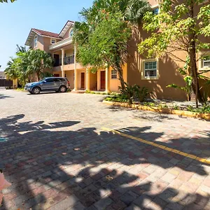 Cozy, Upscale Centrally Located In Kgn 6 Apartment